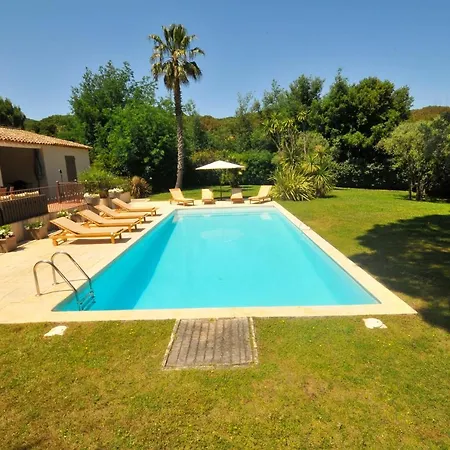 Sleeps 8 Pool Air Con Villa