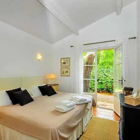 Sleeps 8 Pool Air Con Villa *