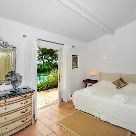 Sleeps 8 Pool Air Con Villa