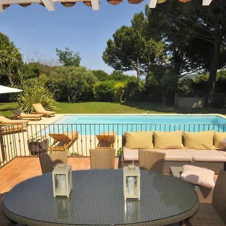 Sleeps 8 Pool Air Con Villa
